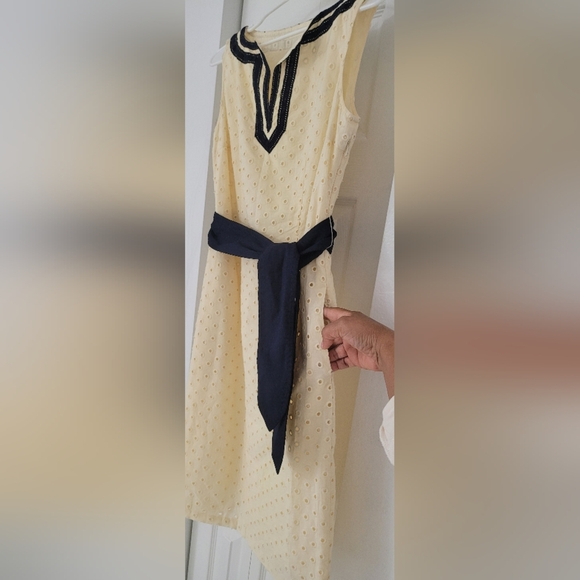 Tory Burch Elegant Cream Dress with Navy Blue Belt - Picture 4 of 10